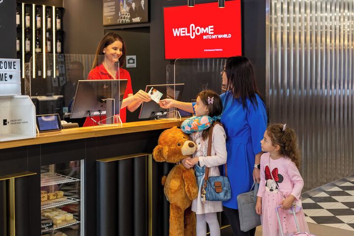 Check-in/check-out kiosk
