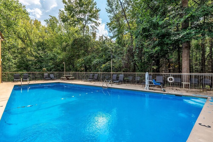 Hotel Pool