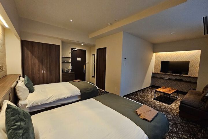Room 30 of 48
