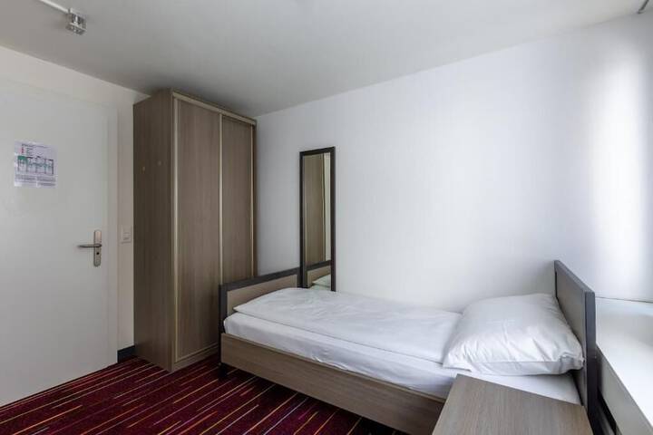 Room 3 of 8