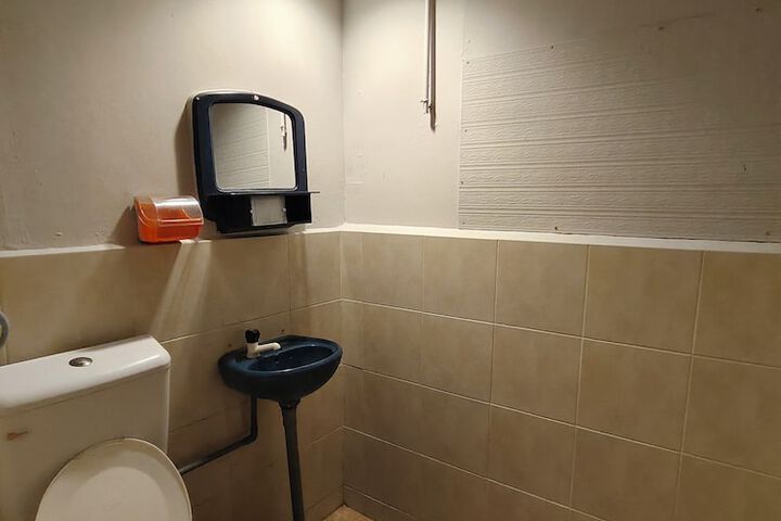 Room 6 of 12