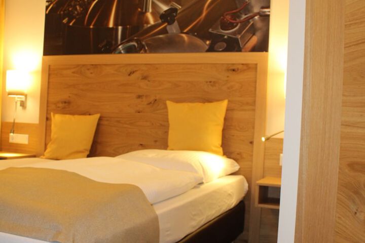 Room 3 of 33