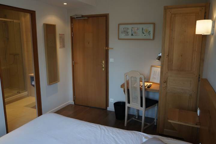 Room 8 of 37