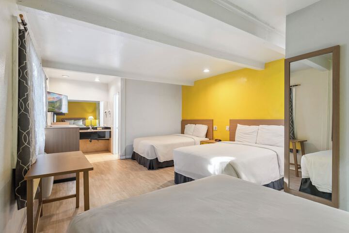 Room 6 of 19