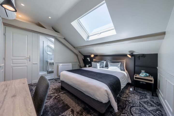 Room 10 of 42