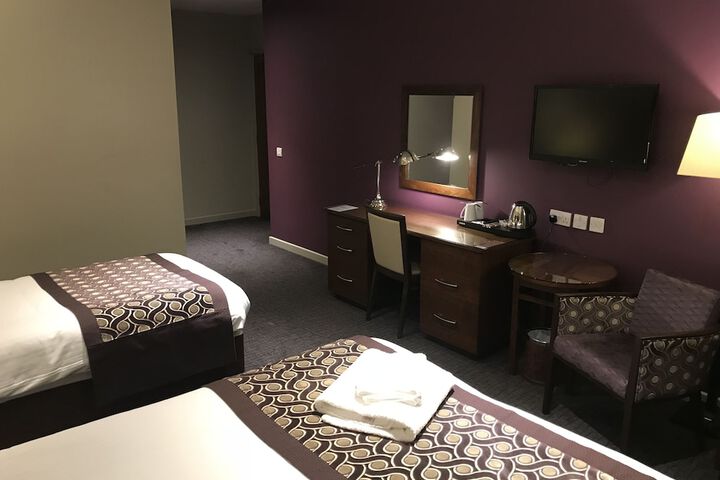 Room 13 of 38