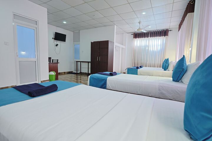 Room 3 of 35