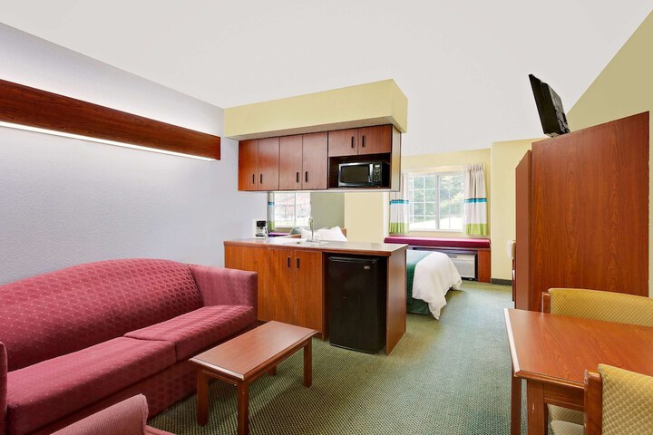 Room 2 of 28