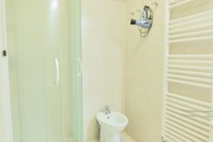 Room 2 of 53