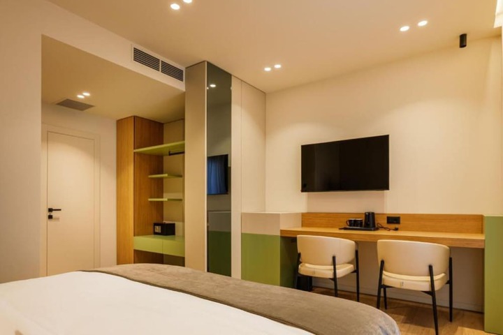 Room 18 of 73