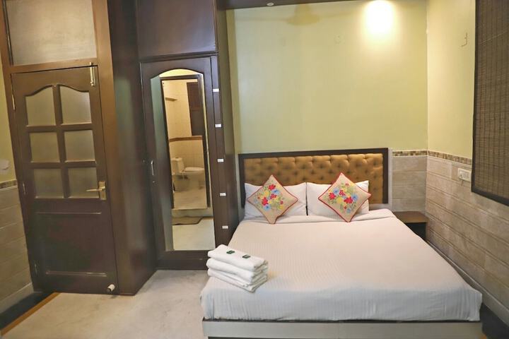 Room 8 of 26