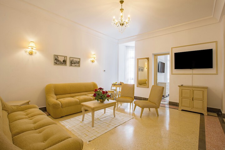 Room 18 of 52
