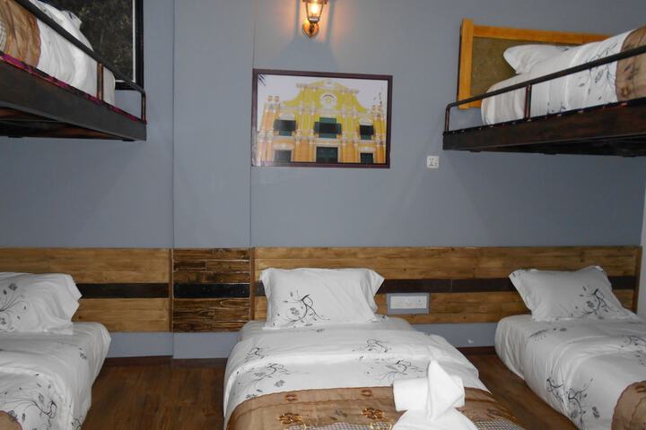 Room 18 of 51