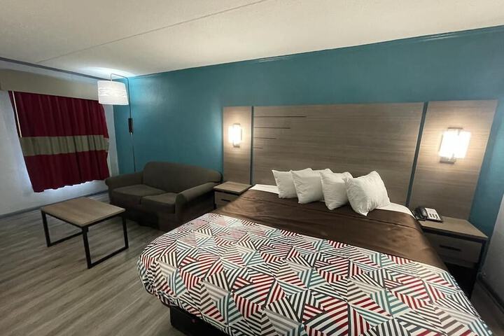Room 9 of 21