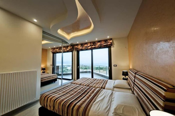Room 47 of 85