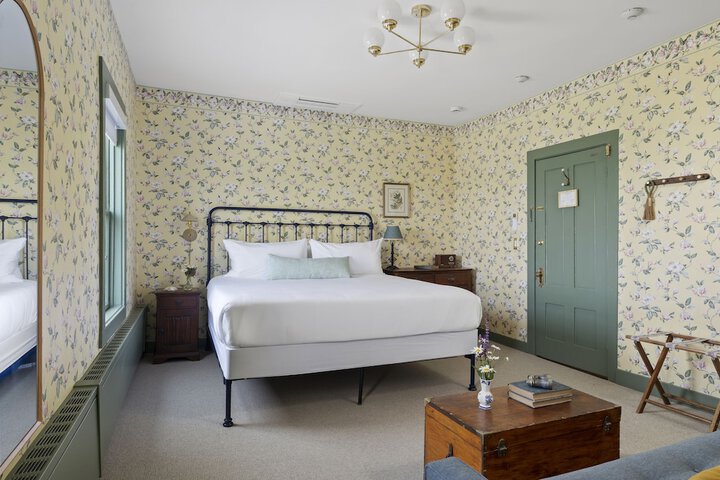Room 13 of 64