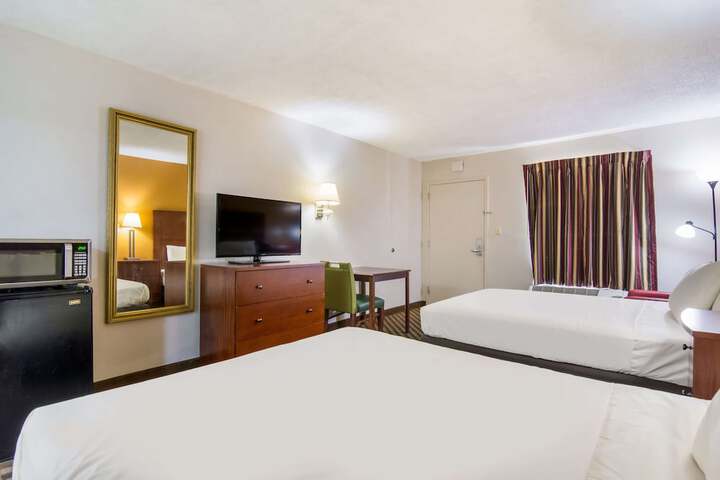 2 Queen Beds (4 of 8)
