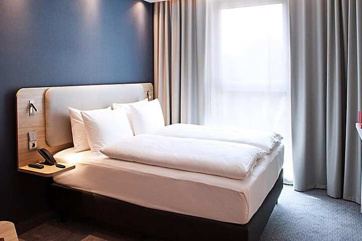 Room 8 of 71