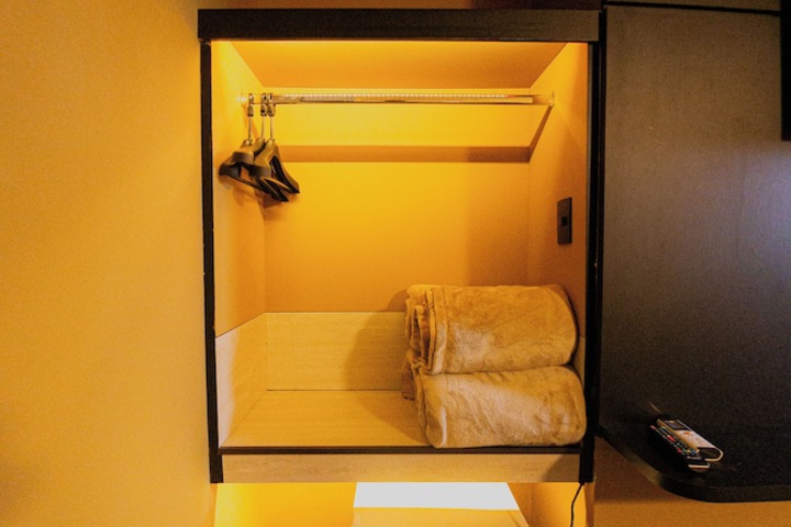 Room 10 of 30