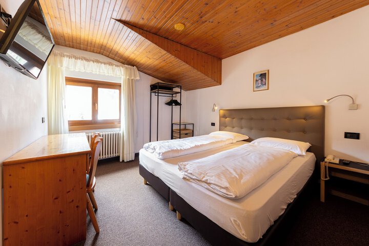 Room 9 of 25