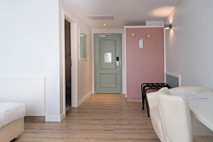 Room 5 of 60