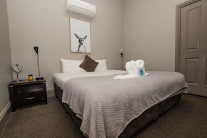 Room 25 of 243