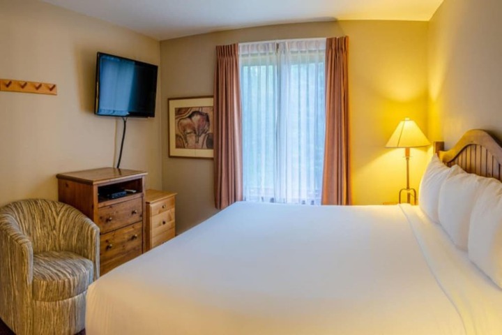 Room 52 of 266