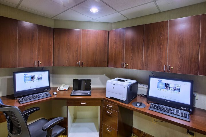 Business Center 28 of 31