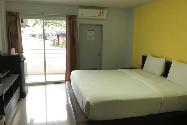 Room 5 of 33
