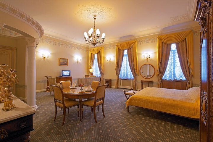 Room 33 of 137