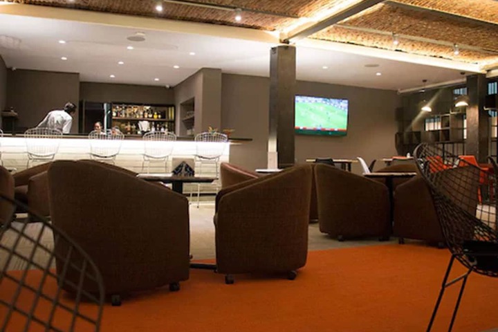 Lounge 47 of 62