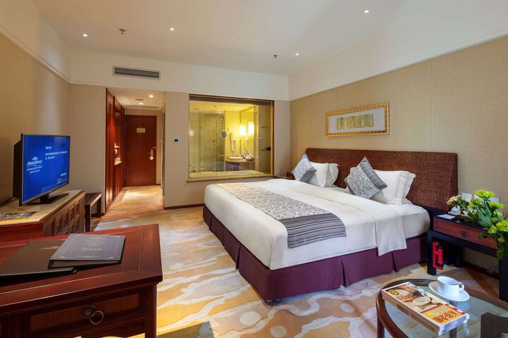 Room 7 of 28