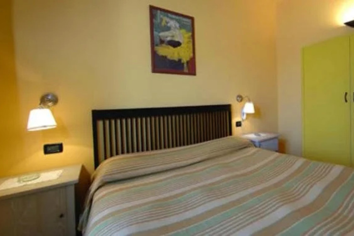 Room 2 of 17
