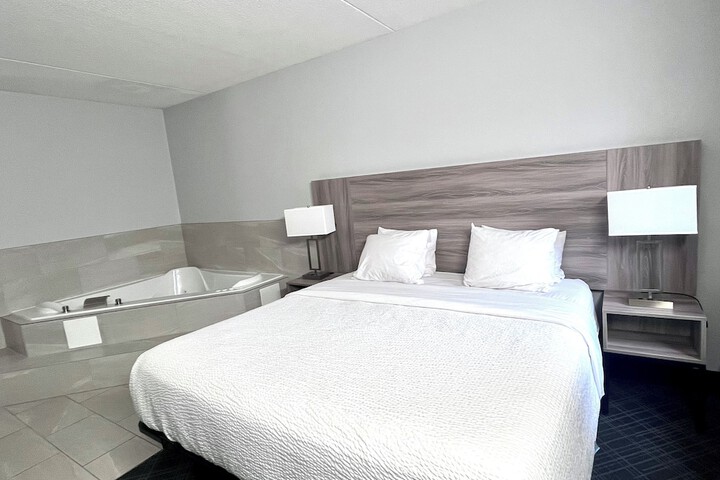 1 King Bed (8 of 22)