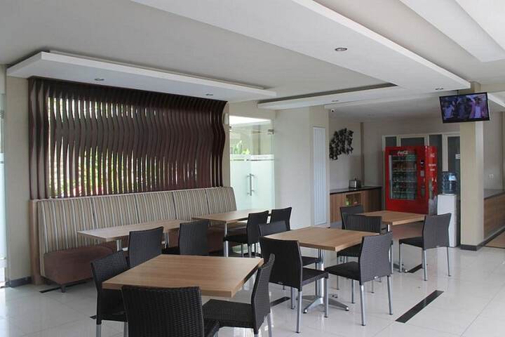 Entrance & Lobby