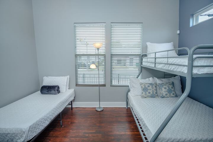 Room 11 of 42
