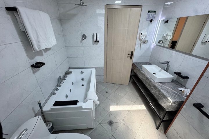 Room 18 of 34