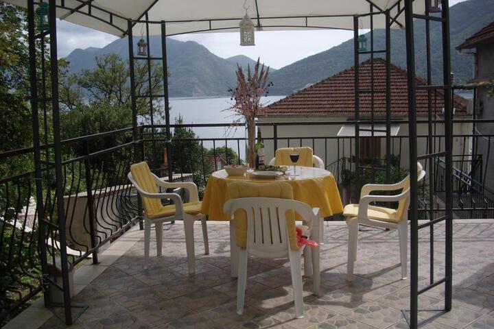 Holiday home Bokokotorski zaliv