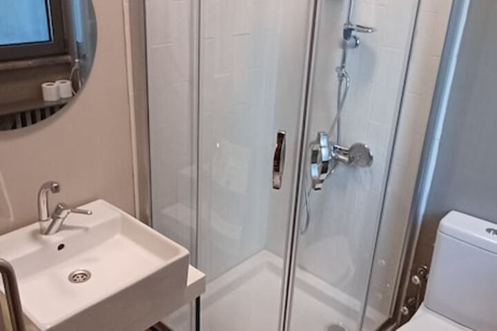 Room 37 of 73