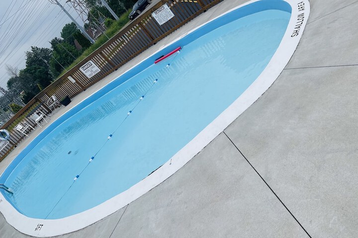 Pools & Facilities