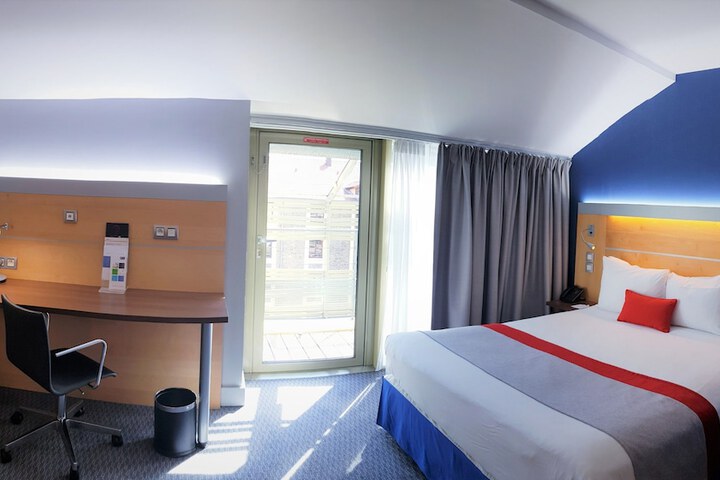 Room 26 of 120