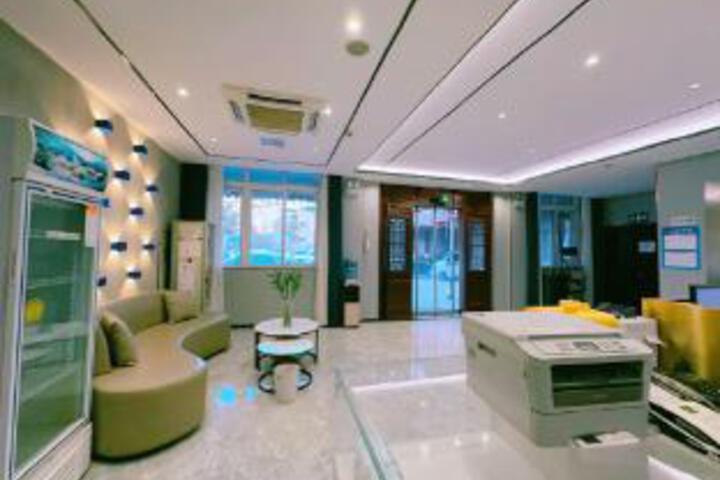 7 Days Inn (Luohe Forest Park Heshangjie Guzhen Store)