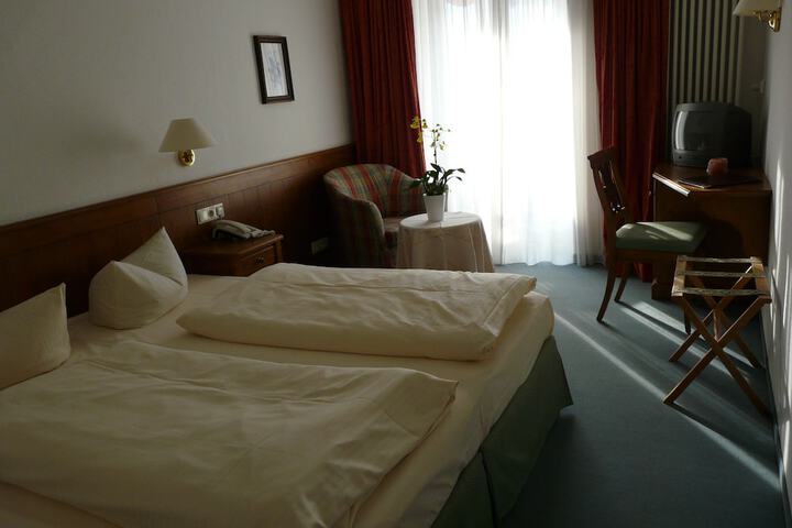 Room 4 of 53