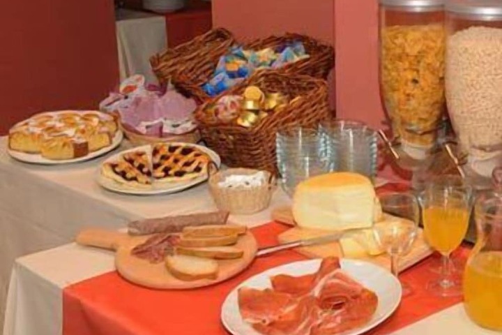 Breakfast/Coffee Service 18 of 38