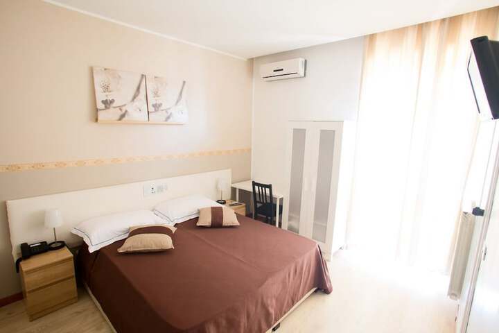 Room 37 of 60