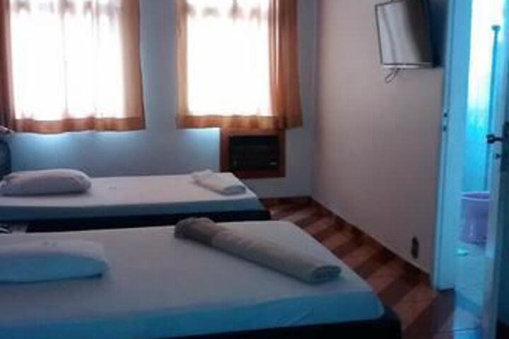 Room 4 of 10