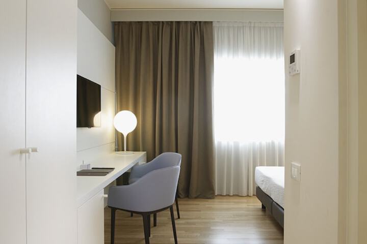 Room 14 of 48