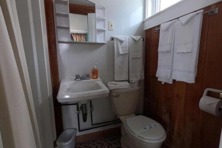 Room 165 of 219