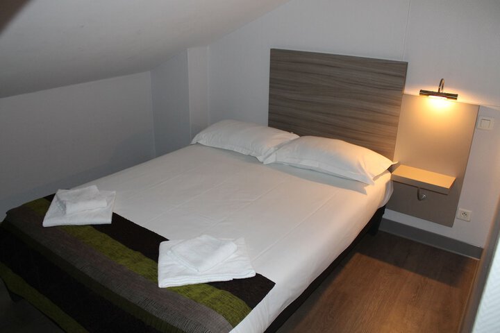 Room 7 of 24