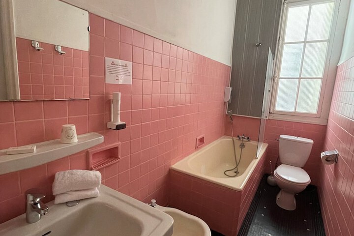 Room 49 of 73